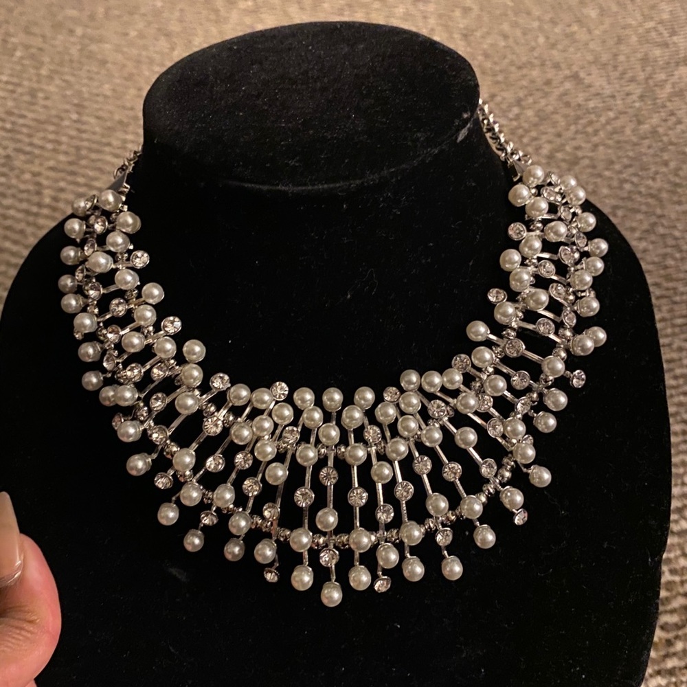 Zi collection piece necklace and earring set